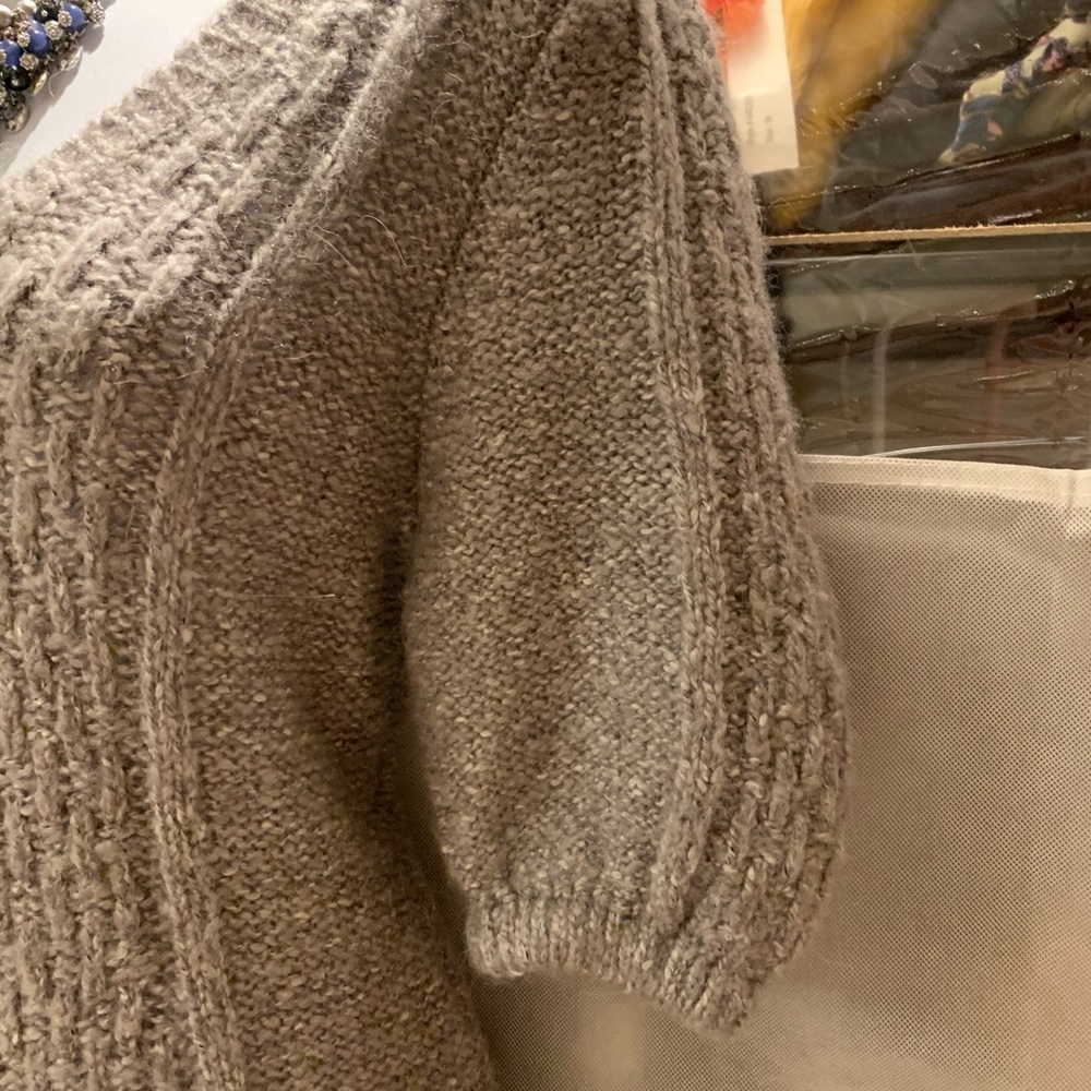 Form Flattering Short Sleeved Sweater - Picture 3 of 15